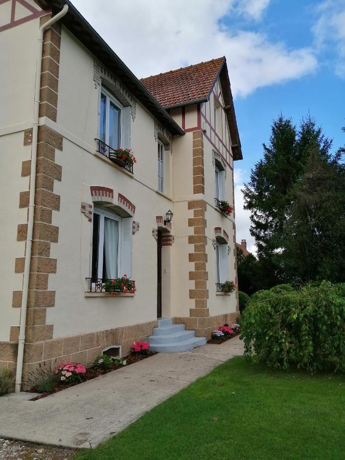 Le Paris Londres Bed & Breakfast Mesnieres-en-Bray Exterior foto